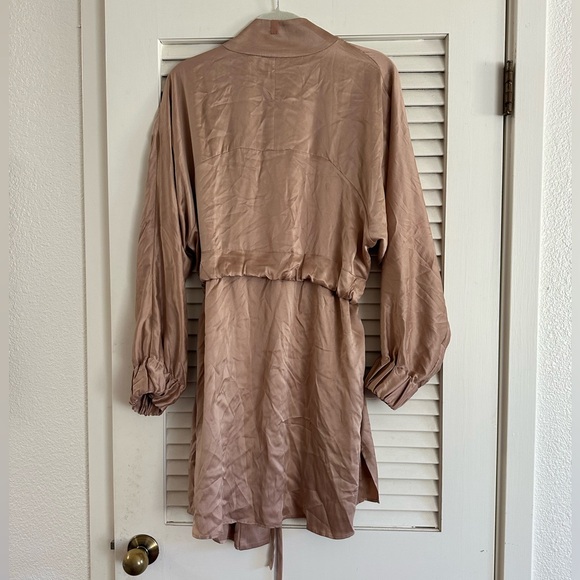Lunya Short Washable Silk Robe (sold out color) - Picture 7 of 12